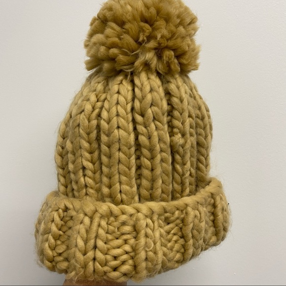 ✨NEW✨ COZY KNIT SCARF AND BEANIE (POMPOM) SET - Picture 9 of 14